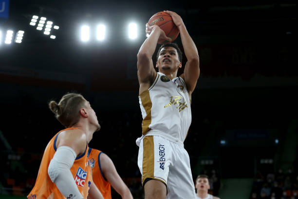 虽然亚历山 虽然亚历山