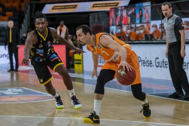 左右边路的 左右边路的